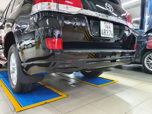 Ốp cản sau bộ body kit độ cho xe Land Cruiser V8