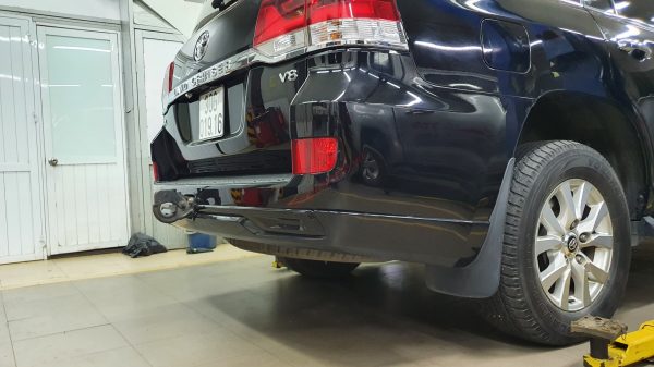 Ốp cản sau bộ body kit độ cho xe Land Cruiser V8
