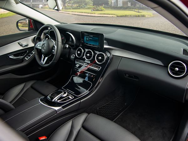 MERCEDES BENZ C180 2020