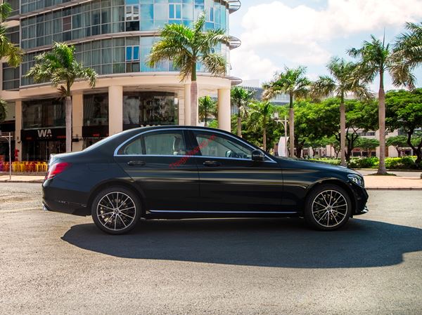 MERCEDES BENZ C200 exclusive 2020