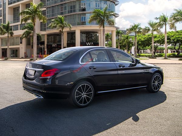 MERCEDES BENZ C200 exclusive 2020
