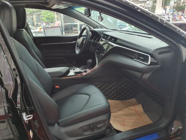 Màu nội thất đen Toyota Camry