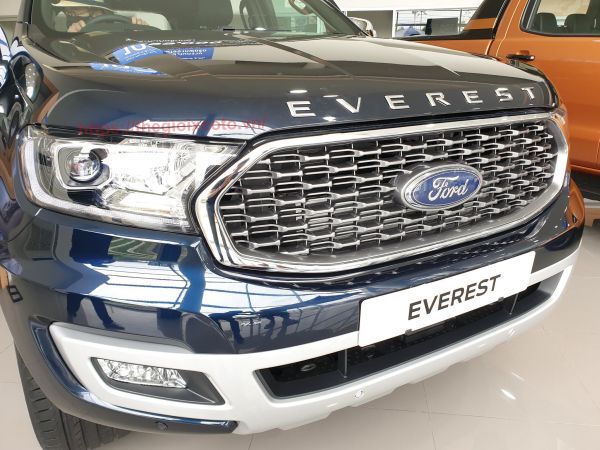 đèn pha Everest Titanium 2022