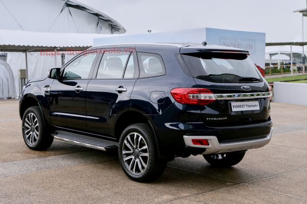 Hông xe Everest 2022