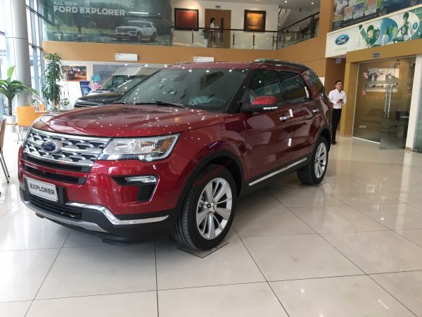Ngoại thất Ford Explorer 2021 màu đỏ