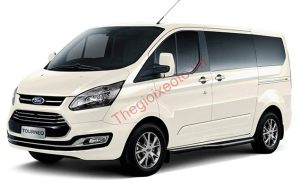 Ford Tourneo màu trắng kim cương