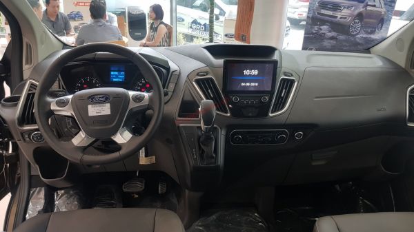 nội thất ford tourneo
