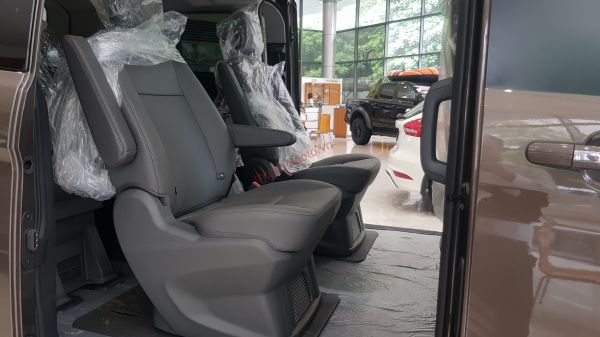 nội thất ford tourneo 2019 2020