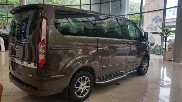 Đuôi xe Ford Tourneo 2021