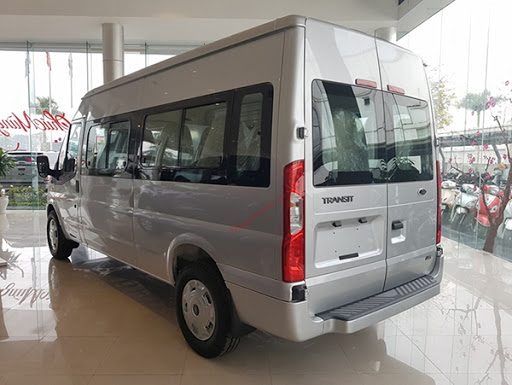 Phần hông xe Transit 