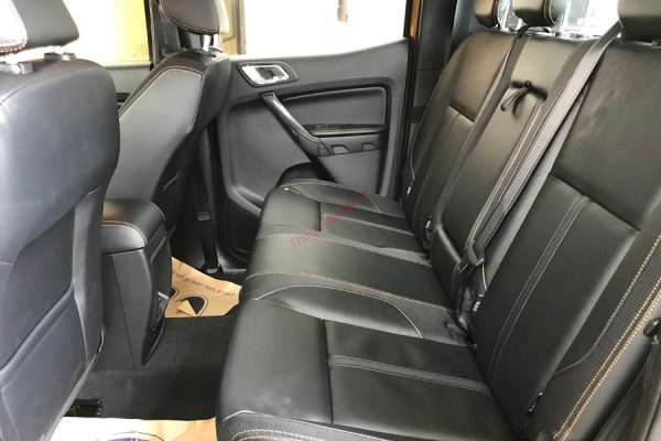 so sánh hàng ghế thứ 2 trên bán tải hilux và ranger