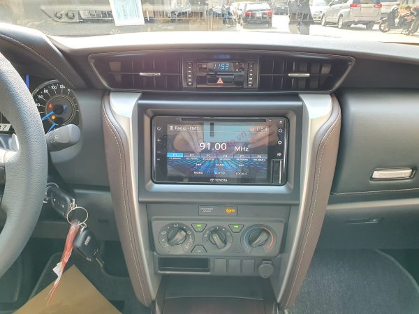 Màn hình DVD trên Fortuner 2.4 số sàn và số tự động