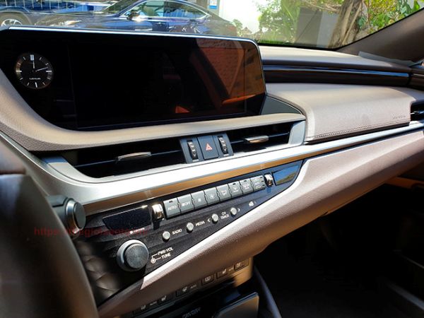 hệ thống giải trí Lexus ES 300h 2022