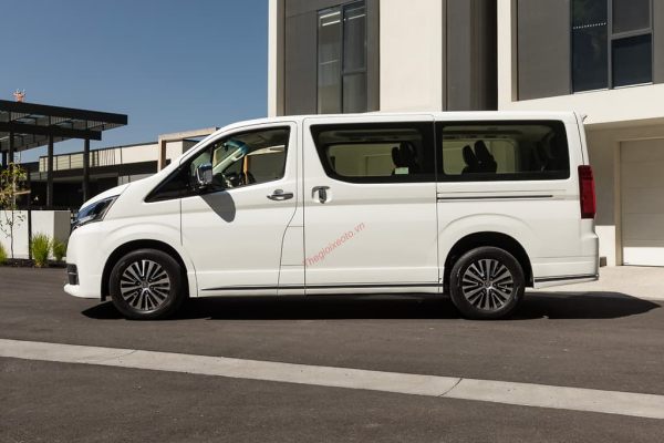 thân xe Toyota Granvia 2021