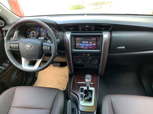 nội thất toyota fortuner máy dầu 2020