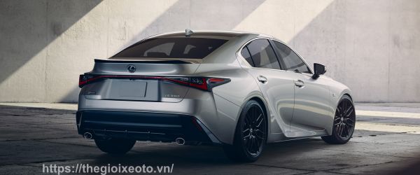 hông xe  Lexus IS 2022