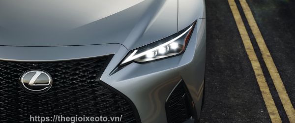 đèn pha  Lexus IS 2022