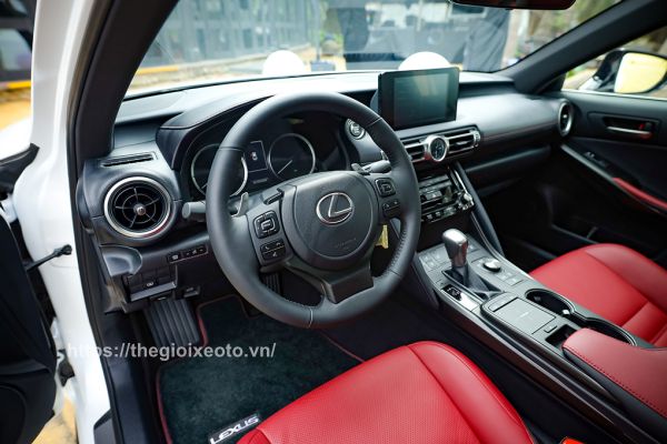 nội thất Lexus IS 2022
