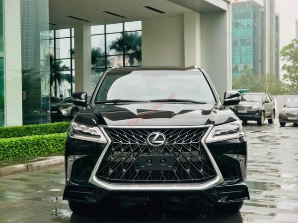 Lưới tản nhiệt mang đậm phong cách đặc trưng của Lexus LX570 Super Sport