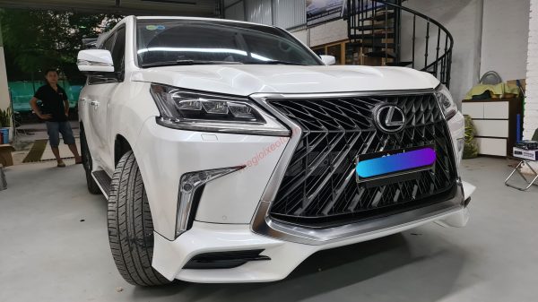 cận cảnh đầu xe Lexus LX570 2015-2021 độ body kit Super Sport