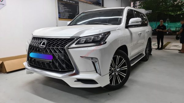 Cận cảnh xe Lexus LX570 2015-2021 độ body kit Super Sport