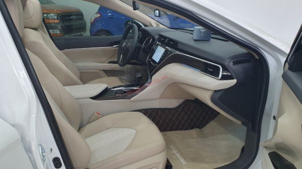 Màu nội thất kem Toyota Camry 