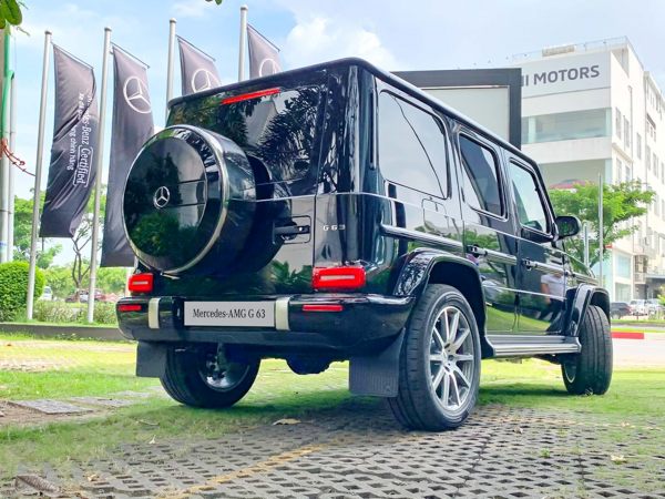 hông xe pháo Mercedes-Benz G63 AMG 2022