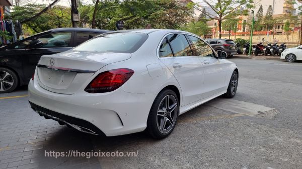 hông xe Mercedes C Class 2022