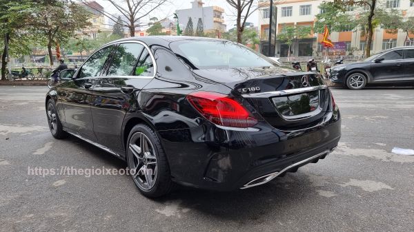 hông xe Mercedes C180 AMG 2021