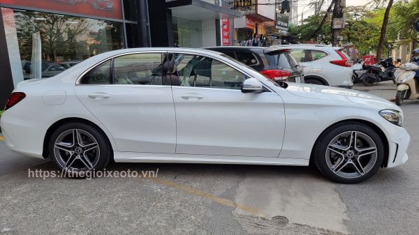 thân xe Mercedes C180 AMG 2021