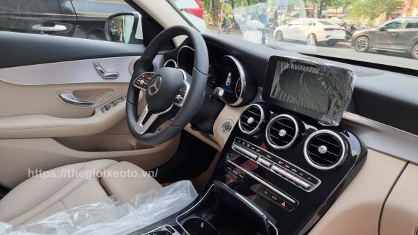 tiện nghi Mercedes C180 AMG 2021