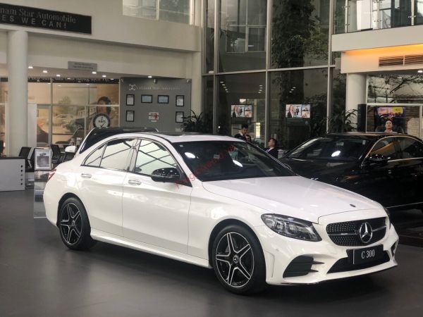 Ngoại thất Mercedes C 300 AMG 2022