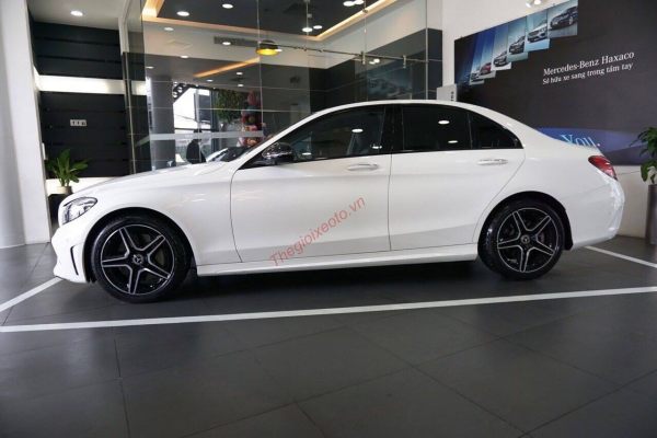 Phần thân xe Mercedes C Class 2022