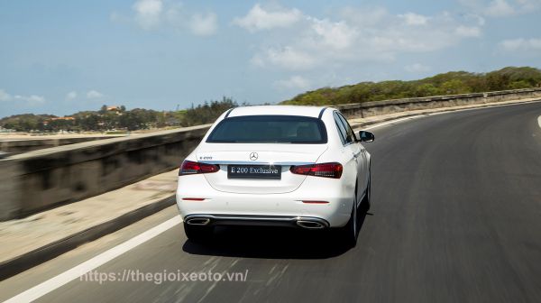 Phần đuôi xe Mercedes E 2022