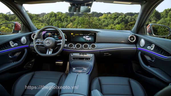 Nội thất Mercedes-Benz E300 AMG 2022