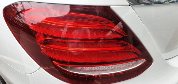 đèn hậu mercedes e300 amg