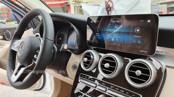 tiện nghi Mercedes GLC200 4Matic 2021