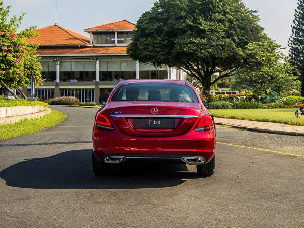 Đuôi xe Mercedes C180