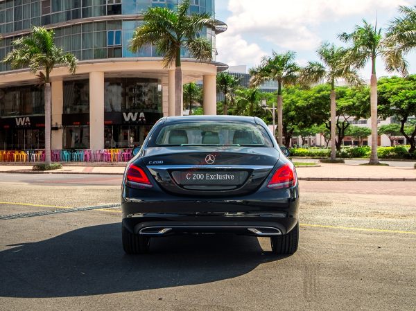 Phần đuôi xe Mercedes C 2022