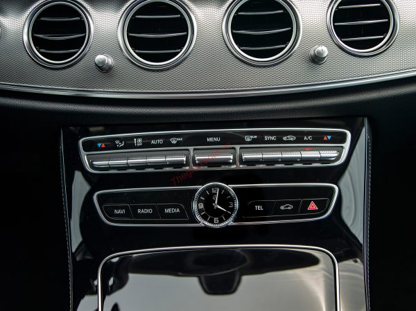 tiện nghi MERCEDES E180 2021