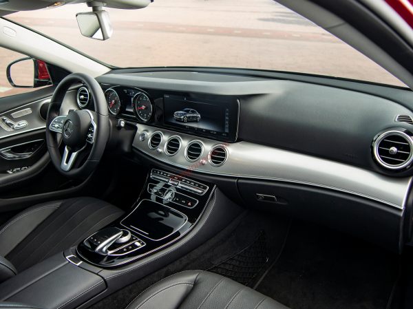 tiện nghi MERCEDES E180 2021