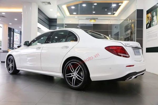 Hình ảnh Mercedes E 300 AMG 2019