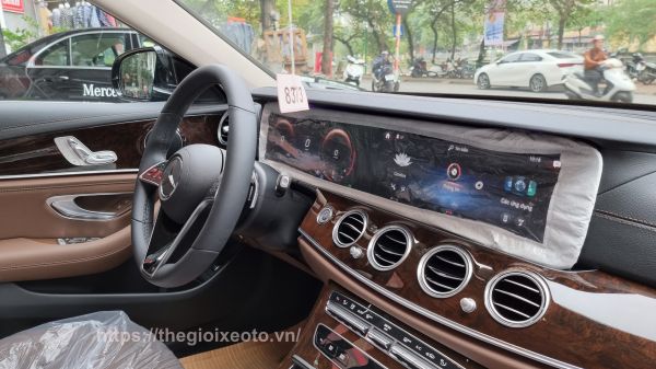 Hệ thống giải trí trên Mercedes E200 Exclusive 2022