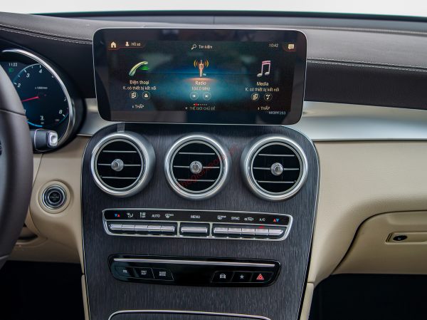 tiện nghi MERCEDES GLC300 4Matic 2021
