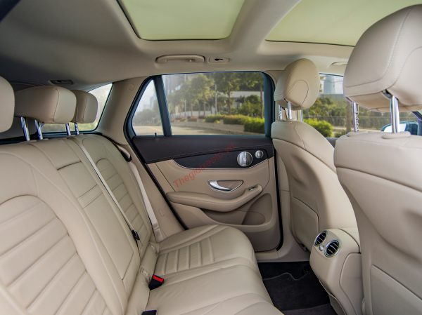 hàng ghế sau MERCEDES GLC300 4Matic 2021