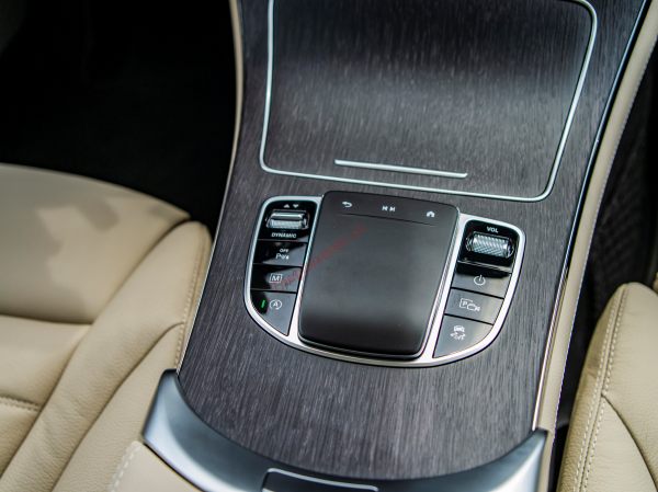 tính năng Mercedes-Benz GLC 300 AMG 2022