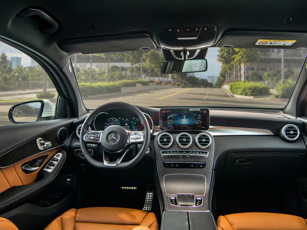 nội thất Mercedes-Benz GLC 300 COUPE 2022
