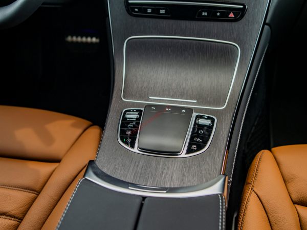bảng điều khiển Mercedes-Benz GLC 300 COUPE 2022