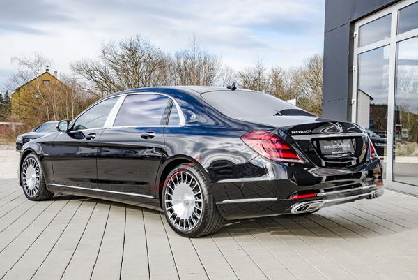 hông xe MERCEDES BENZ MAYBACH S560