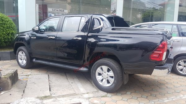 Nắp thùng thấp bán tải Toyota Hilux